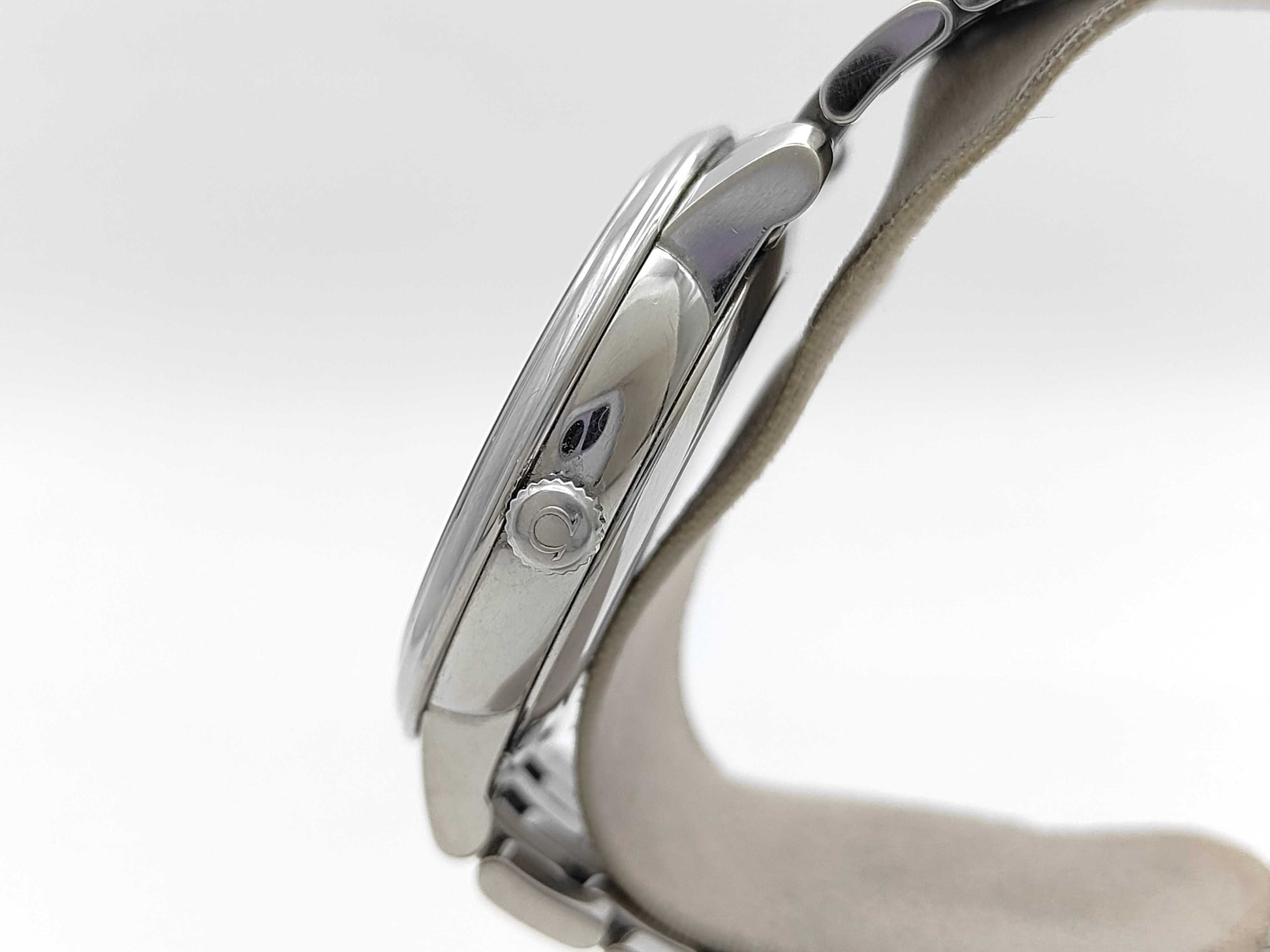 OMEGA Devil 424.10.37.20.01.001 82219442 Automatic Black Dial Men's Watch