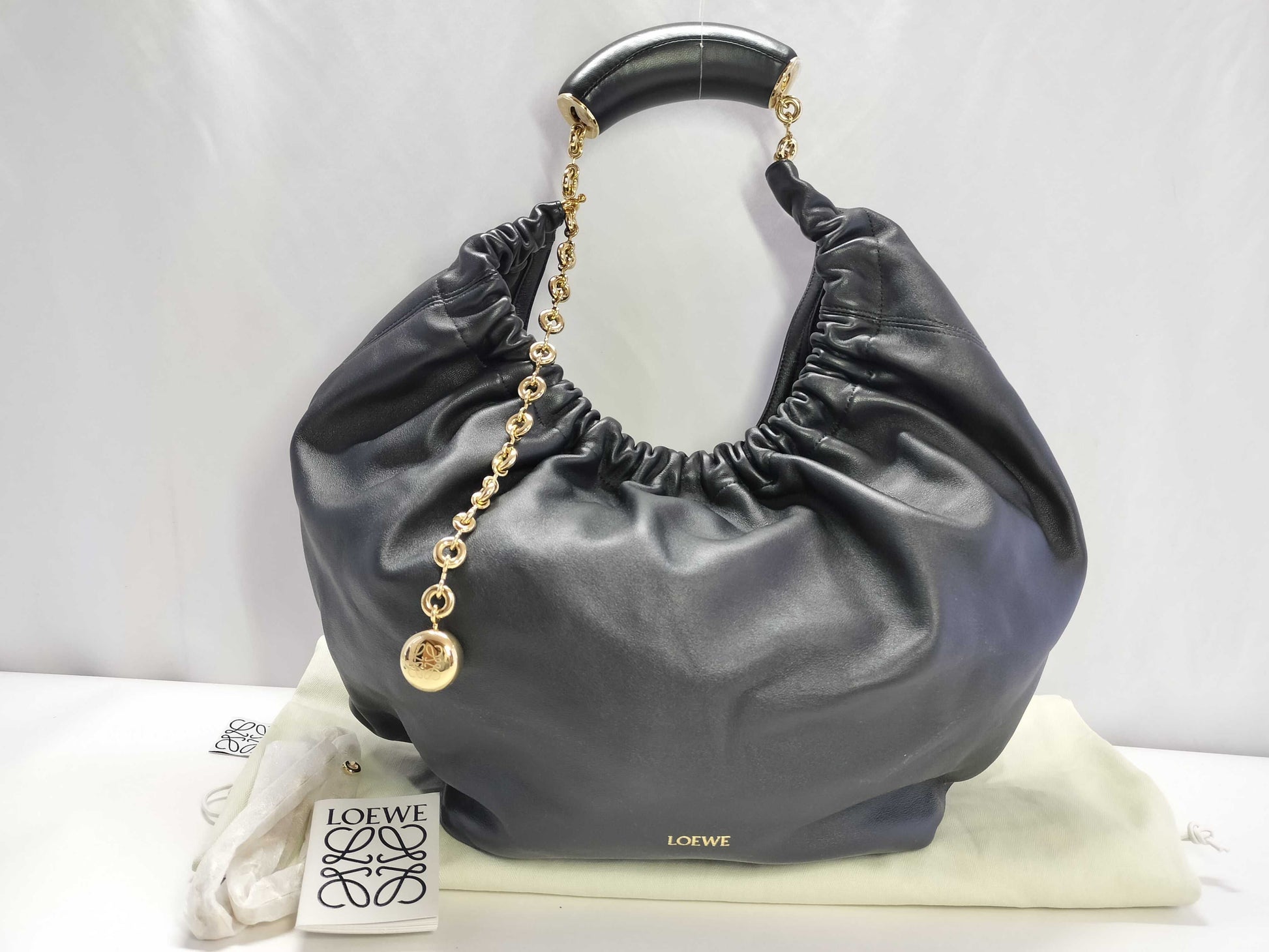 LOEWE LOEWE Squeeze Bag Medium Shoulder Bag A914Q37X01 Black Melona Palam 262402 Shoulder Bag