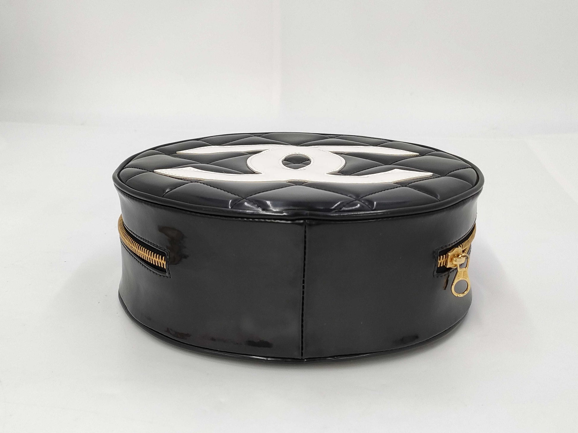 CHANEL CHANEL Matlasse Handbag Black x White Enamel Chain Handle/Gold Fittings 3rd Series Handbag