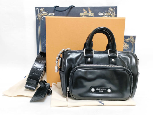 LOUIS VUITTON LV Night Keepall Cargo Bandouliere 25 M13988 RFID. Accessories: Box, dust bag, receipt, paper bag.
