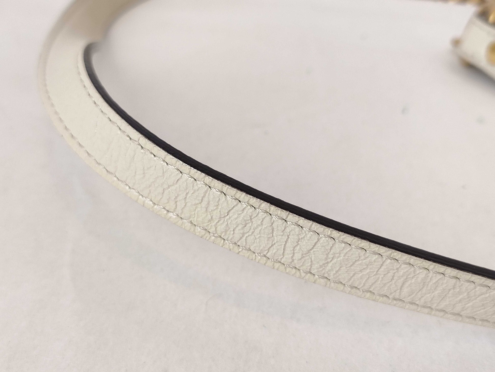 GUCCI GG Marmont Round Chain Shoulder Bag in Ivory Leather 