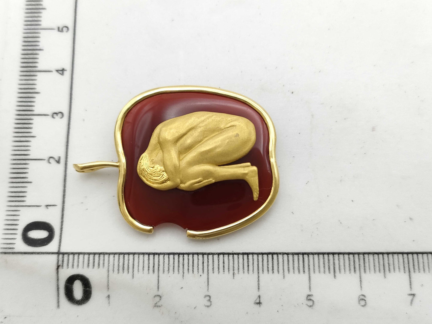 Carrera y Carrera Apple Motif Adam and Eve Colored Stone Pendant Top 750 11.3g 