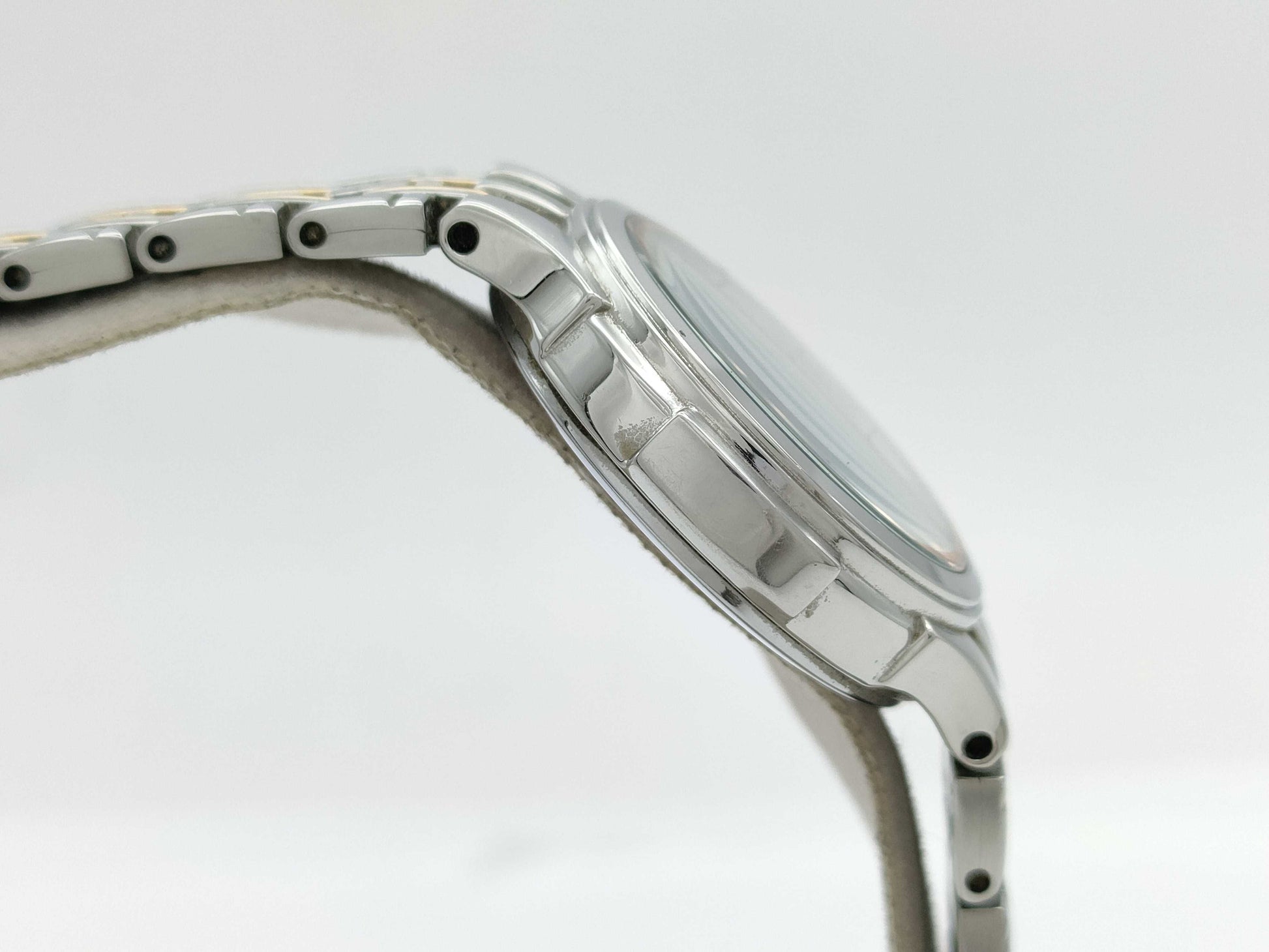 SEIKO V181-0AP0 570073 Shell Dial Solar Women's Watch