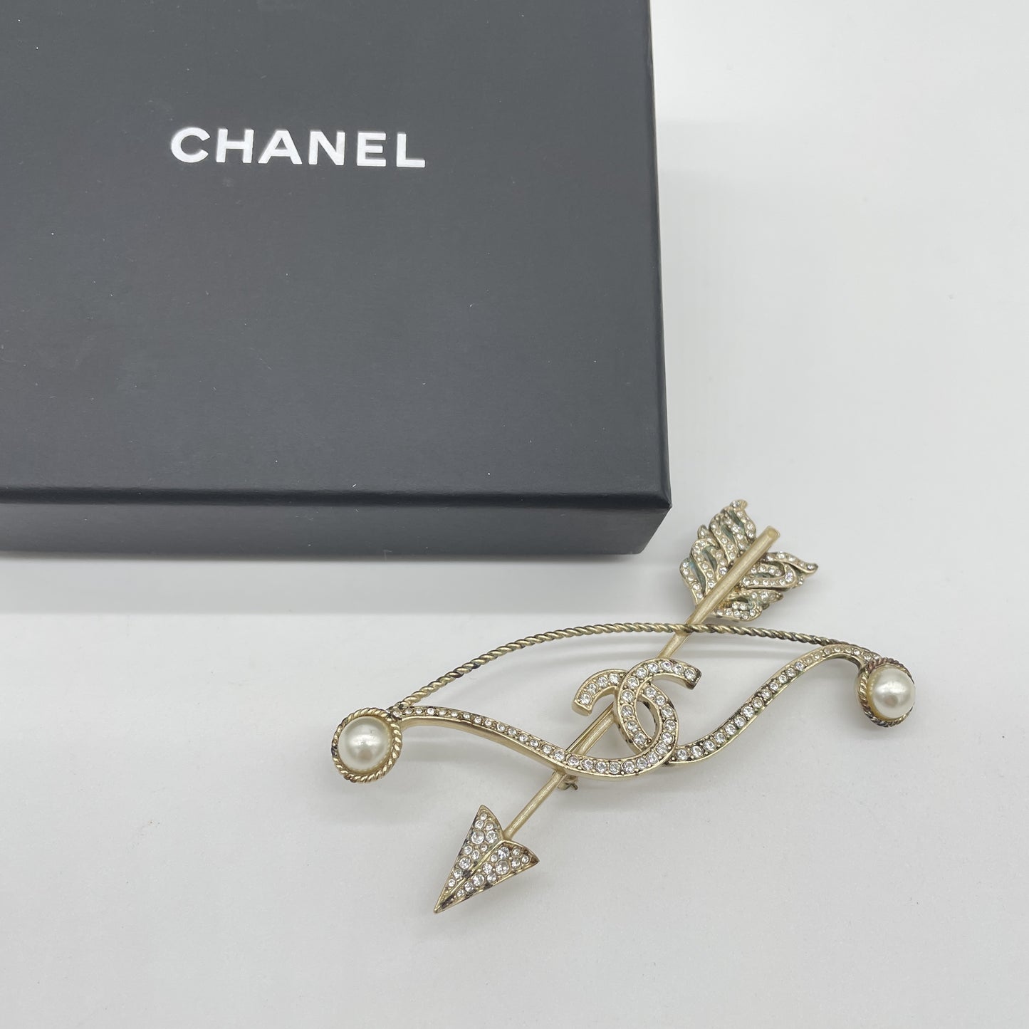CHANEL Coco Mark Arrow Pearl Brooch 18C Brooch