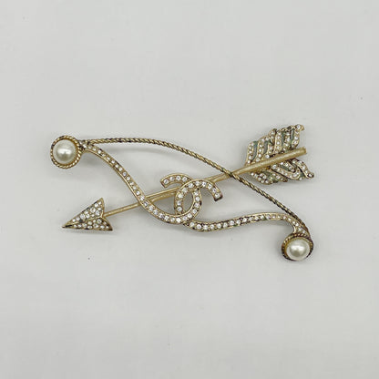 CHANEL Coco Mark Arrow Pearl Brooch 18C Brooch