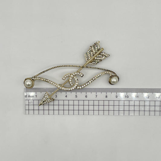 CHANEL Coco Mark Arrow Pearl Brooch 18C Brooch