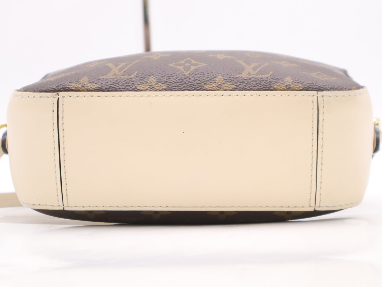 LOUIS VUITTON M43559 Monogram Saintonge Crème Shoulder Bag