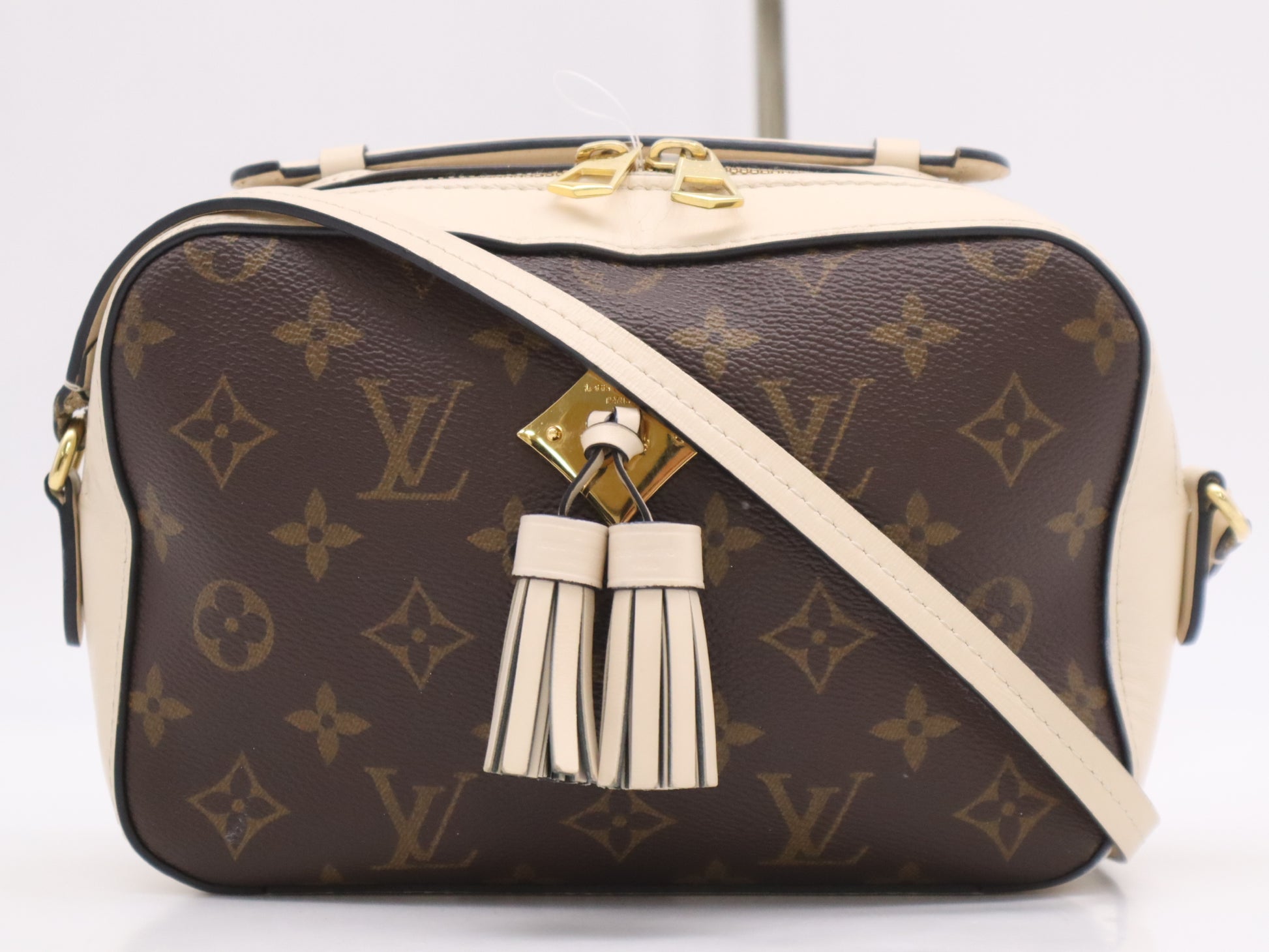 LOUIS VUITTON M43559 Monogram Saintonge Crème Shoulder Bag