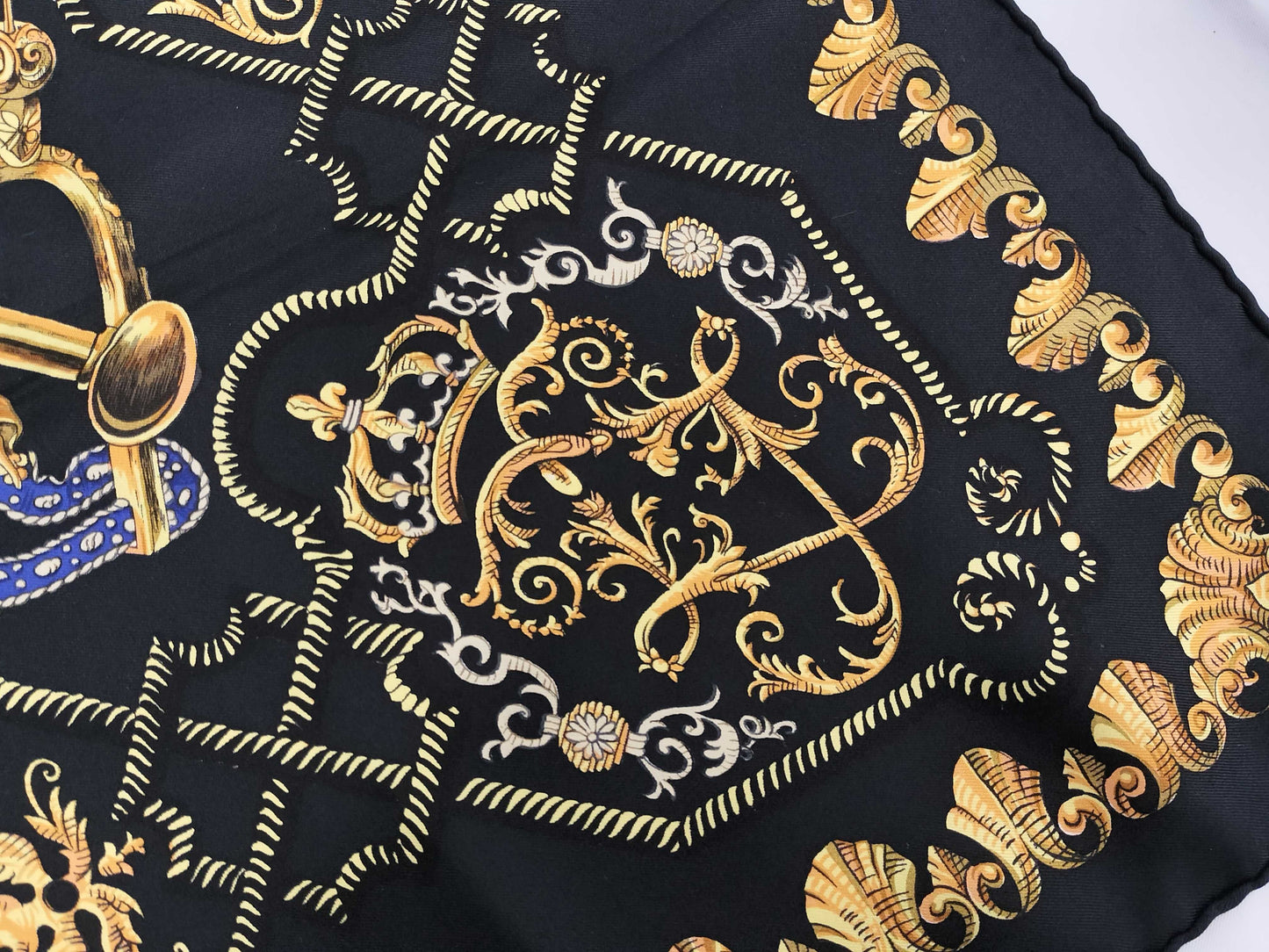HERMES Silk Carré 90 LVDOVICVS MAGNVS Louis XIV on a White Horse Black Multicolor Scarf