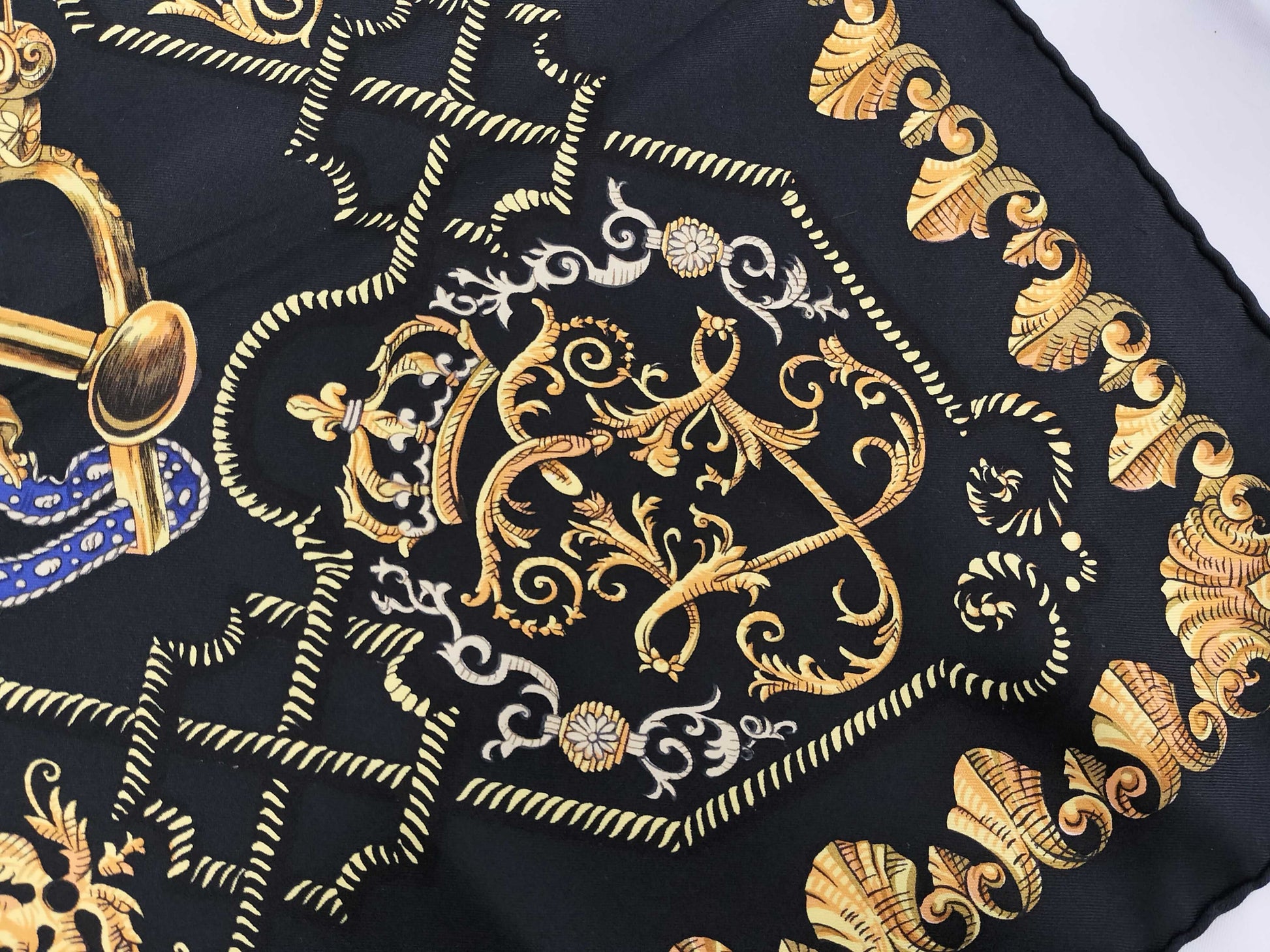 HERMES Silk Carré 90 LVDOVICVS MAGNVS Louis XIV on a White Horse Black Multicolor Scarf