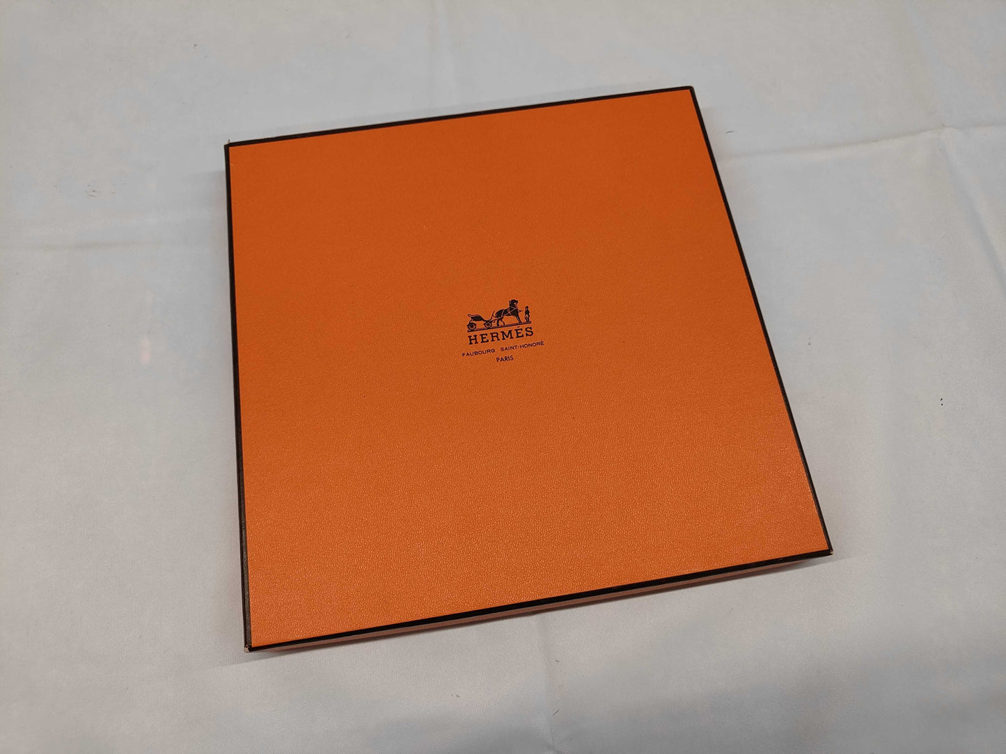 HERMES Silk Carré 90 "LHiver en Poste" Winter Mail Carriage Red and White Scarf with Box