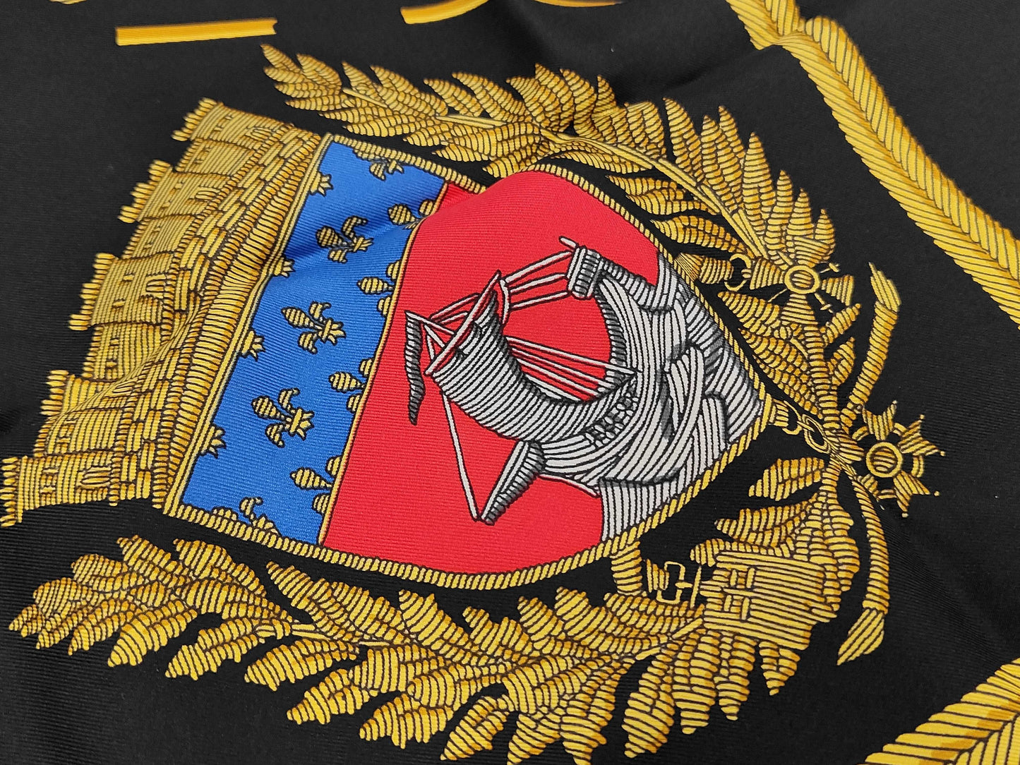 HERMES Silk Carré 90 LES ARMES DE PARIS Paris Coat of Arms Black Yellow Scarf