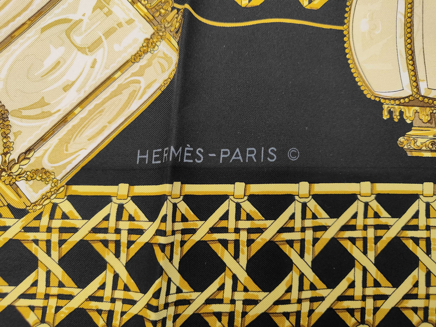 HERMES Silk Carré 90 FEUX DE ROUTE Carriage Lantern Black Yellow Scarf