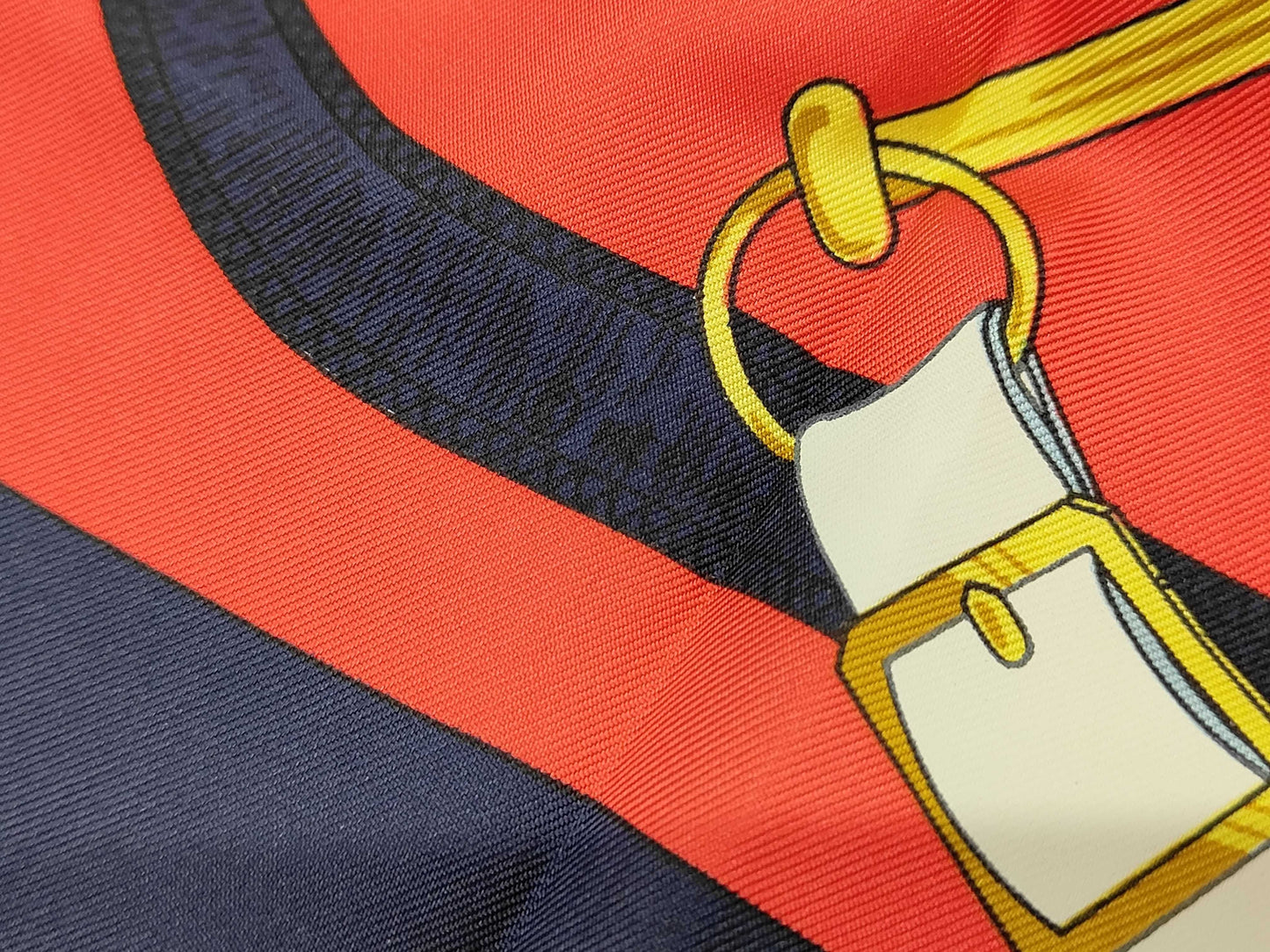 HERMES Silk Carré 90 Eperon dor Golden Spur Red Yellow Black Scarf