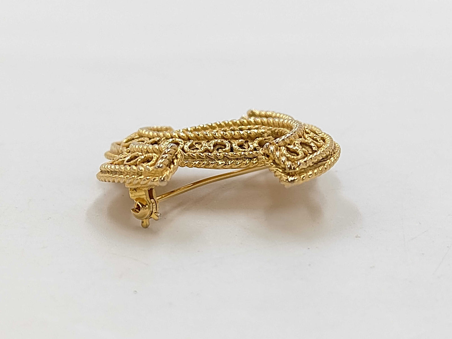 CHANEL 1108GP Coco Mark Brooch in Matte Gold with Rice