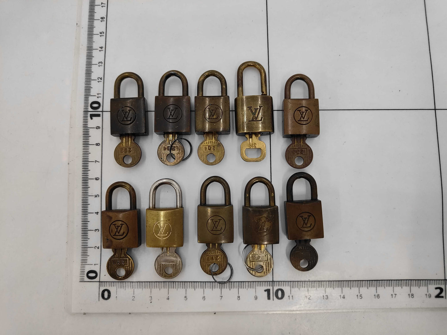 LOUIS VUITTON Cadena Key Set of 10 Other Accessories