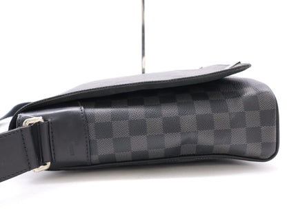 LOUIS VUITTON N41029 Damier Graffit District MM NM RFID Confirmed Shoulder Bag