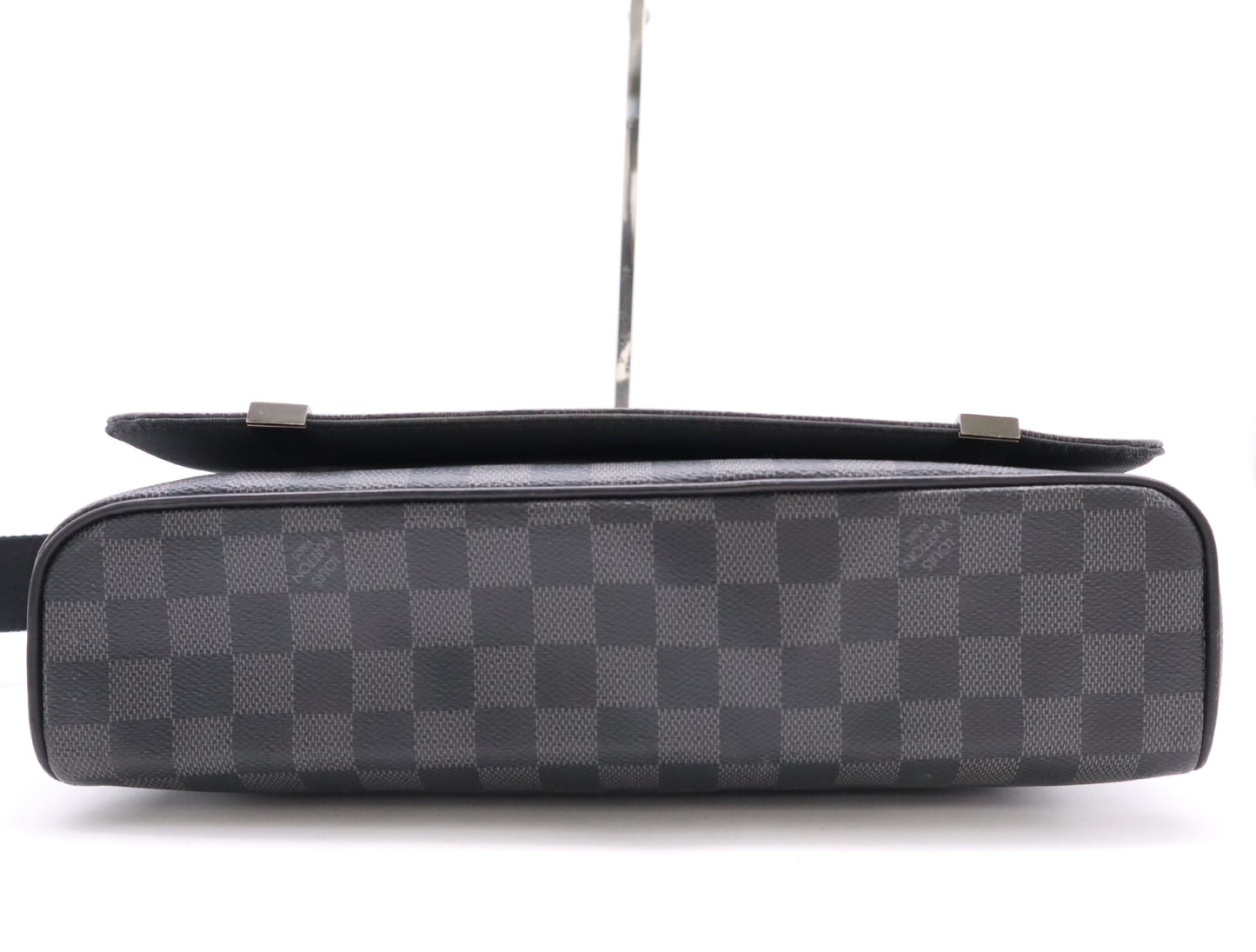 LOUIS VUITTON N41029 Damier Graffit District MM NM RFID Confirmed Shoulder Bag