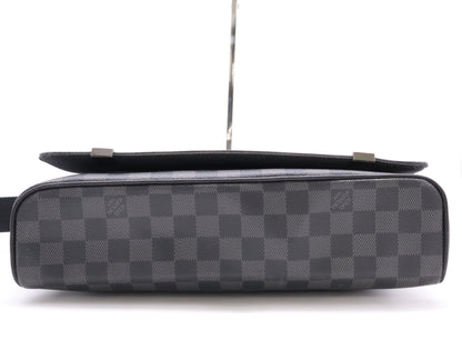 LOUIS VUITTON N41029 Damier Graffit District MM NM RFID Confirmed Shoulder Bag