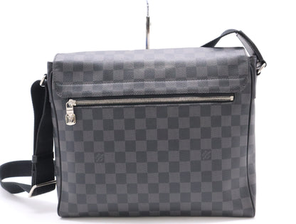 LOUIS VUITTON N41029 Damier Graffit District MM NM RFID Confirmed Shoulder Bag