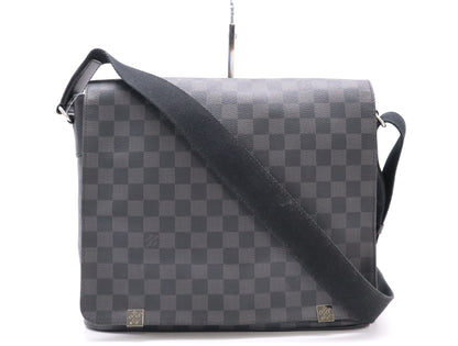 LOUIS VUITTON N41029 Damier Graffit District MM NM RFID Confirmed Shoulder Bag