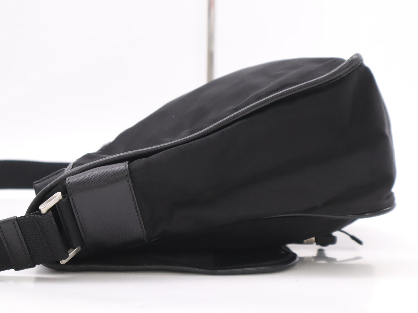 PRADA V167 Nylon x Leather Triangle Logo Messenger Bag Black Shoulder Bag