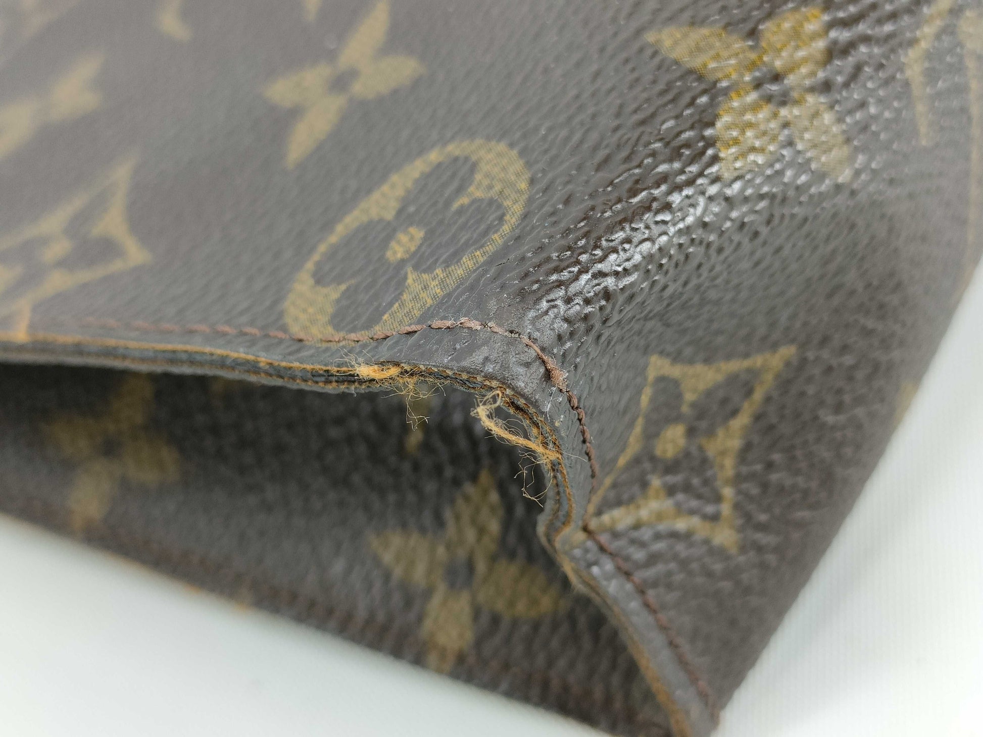 LOUIS VUITTON Monogram Poche Toilette 883AN Pouch