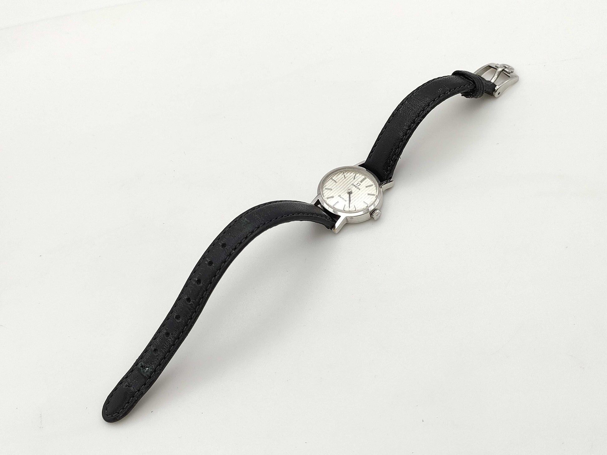 OMEGA Geneva Oval Hand-Wound Women's Watch