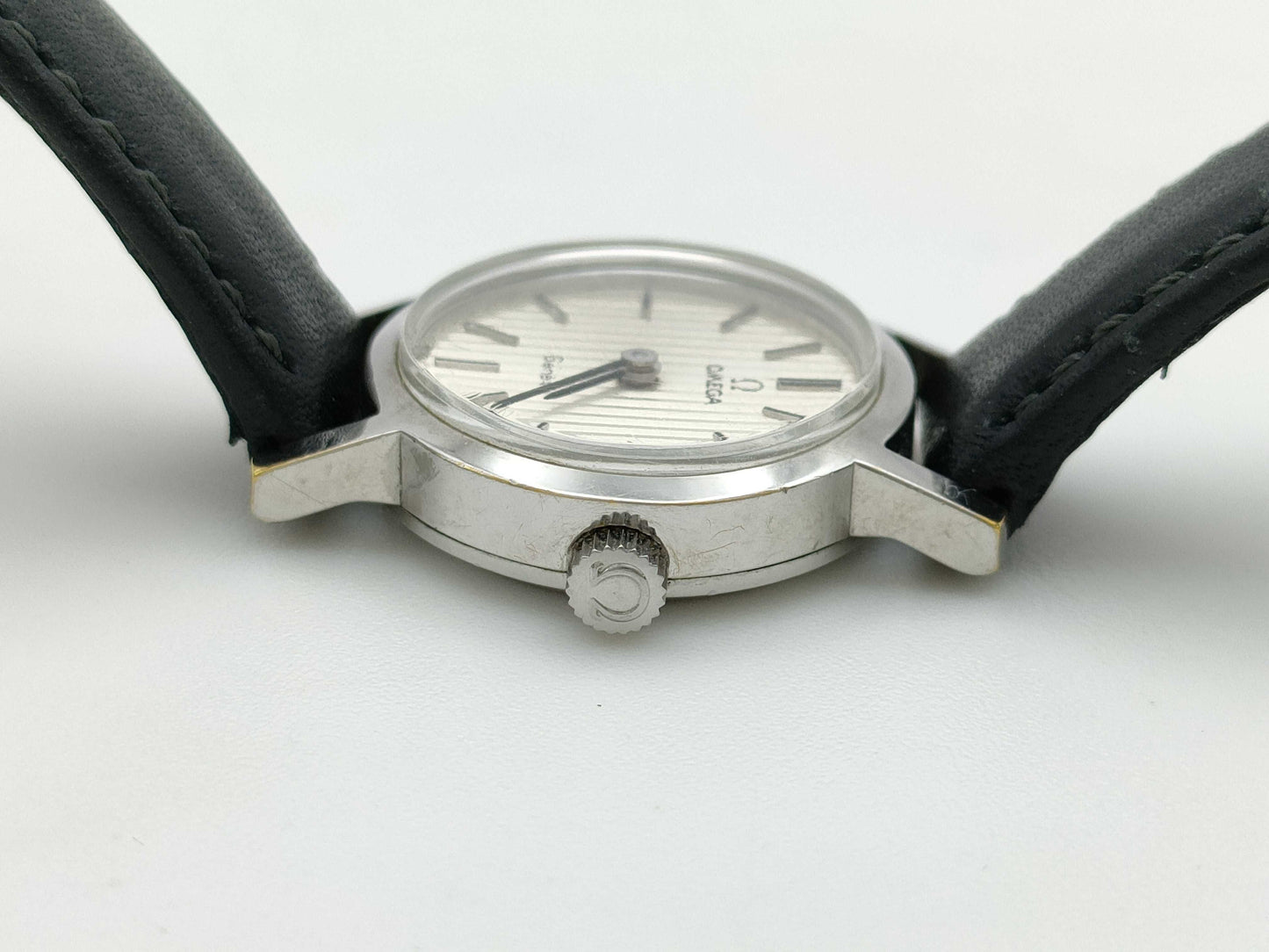 OMEGA Geneva Oval Hand-Wound Women's Watch