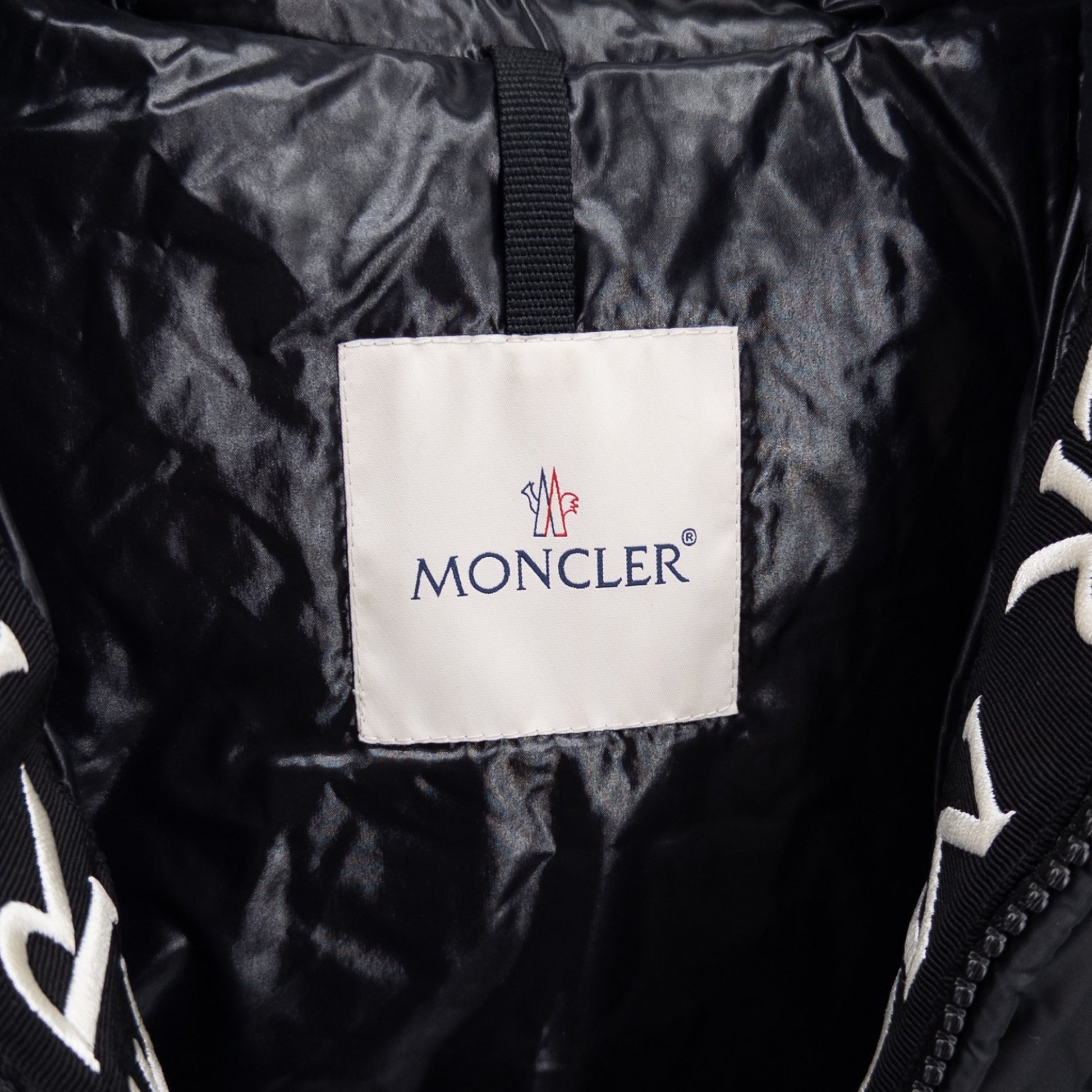 MONCLER MONCLER MONTCLA GIUBBOTTO 2020 Size 0 Down Jacket Made in Romania Domestic Distributor Listed Other Apparel