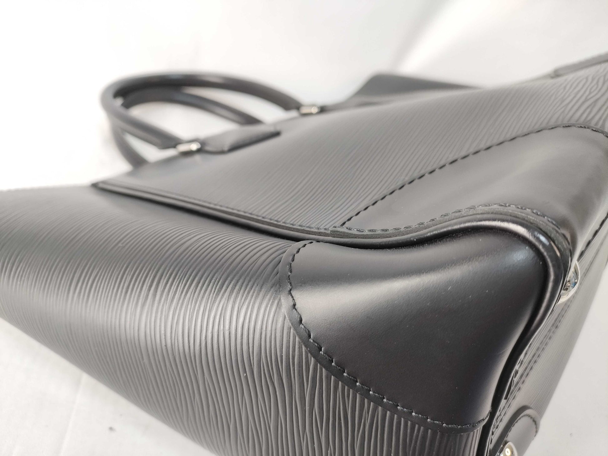 LOUIS VUITTON Epi Phoenix PM Handbag, Black, with Handbook, CA4185