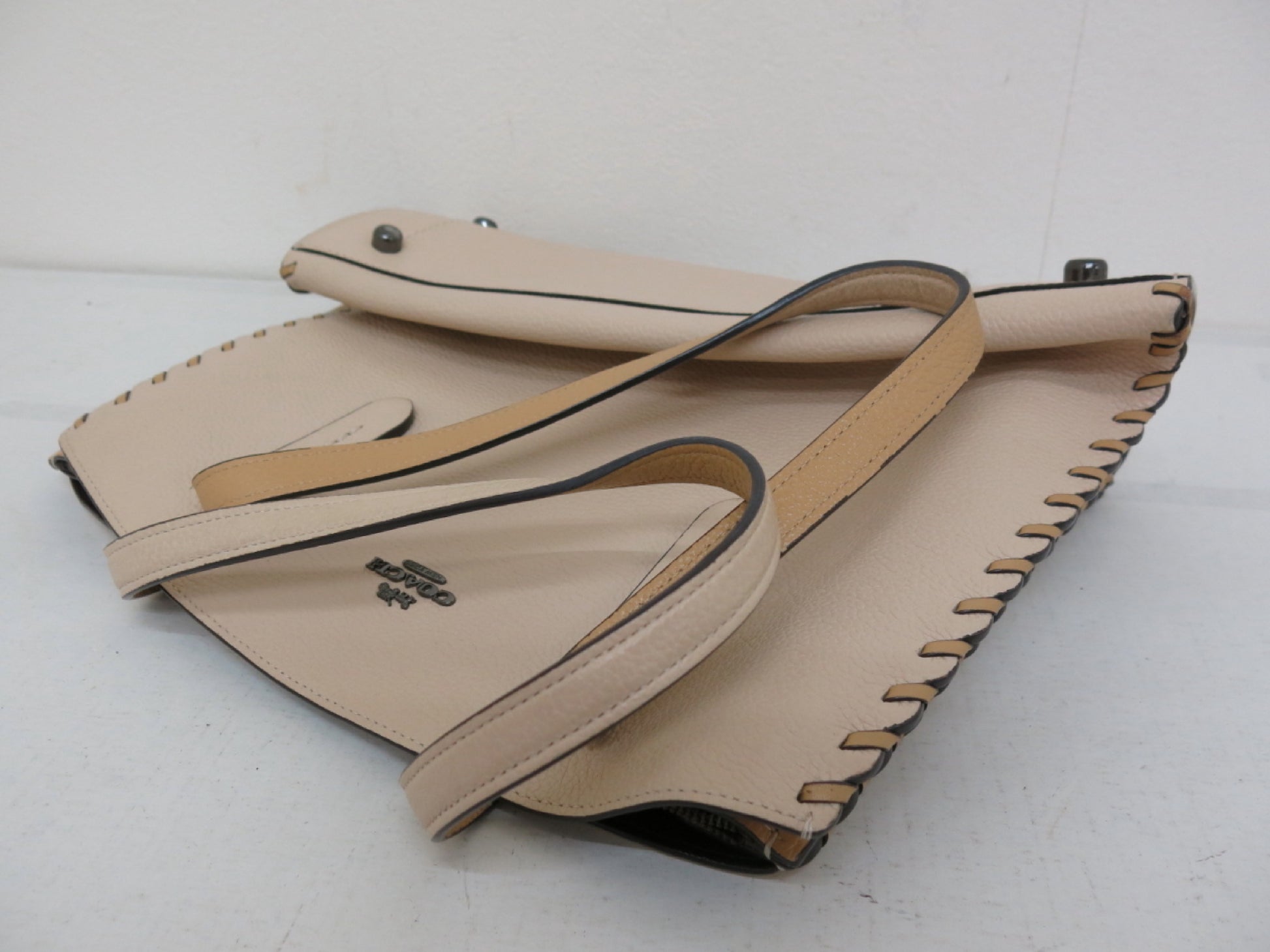 COACH COACH 4-Point Signature Canvas and Leather Shoulder Hand Bag Beige Navy