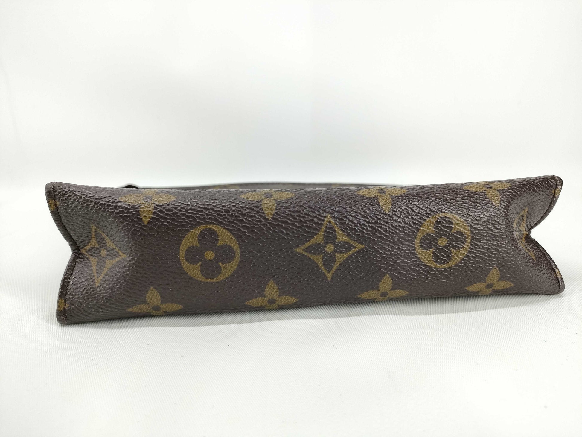 LOUIS VUITTON Monogram Pouch N0095