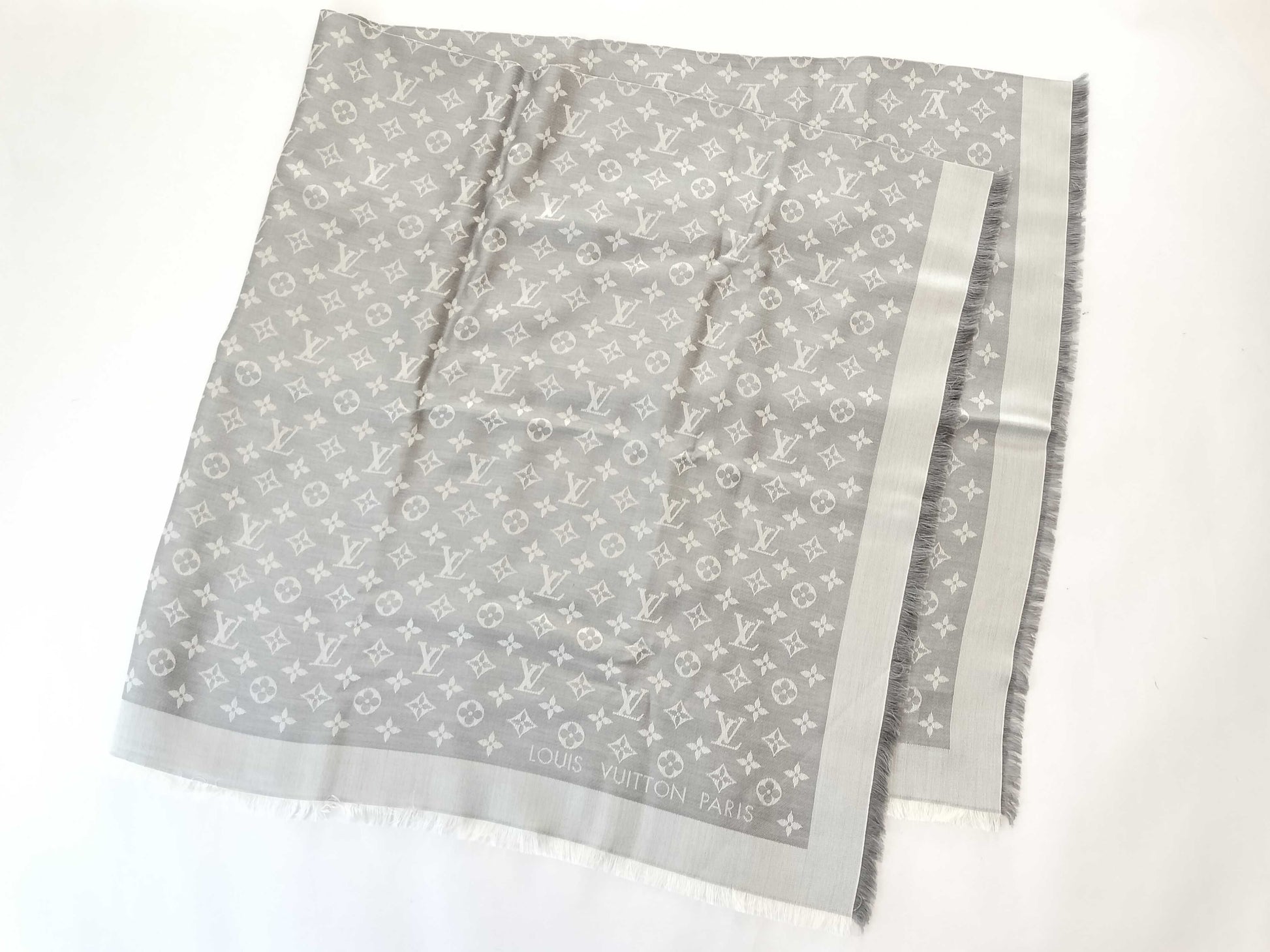 LOUIS VUITTON Vuitton Stole Grey Other Apparel