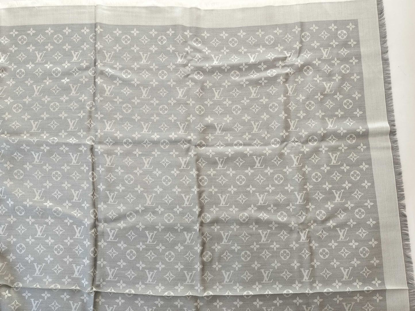 LOUIS VUITTON Vuitton Stole Grey Other Apparel