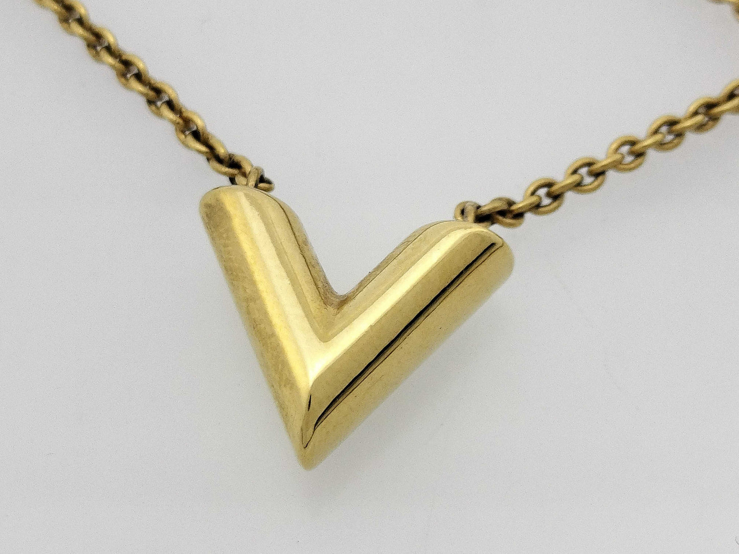 LOUIS VUITTON Vuitton Essential V Necklace Necklace