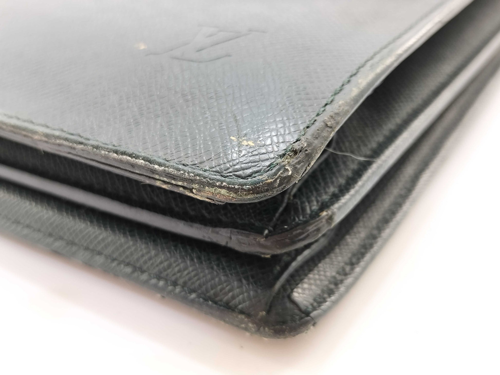 LOUIS VUITTON Taiga Vuitton Taiga Clad Business Bag