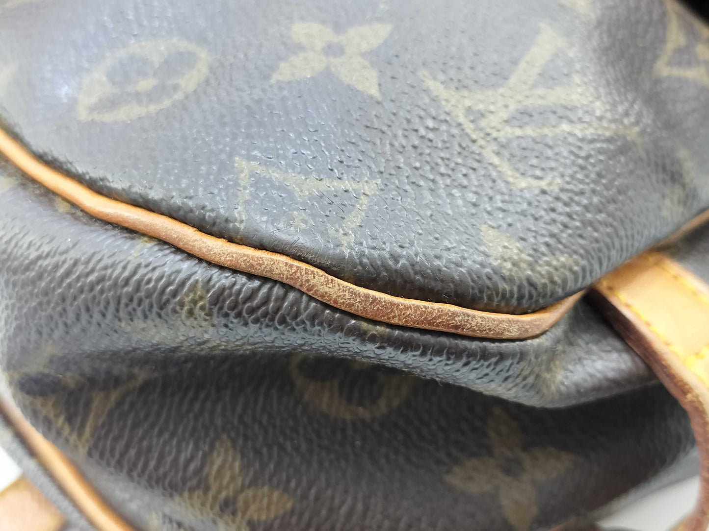 LOUIS VUITTON Monogram Vuitton Monogram Saumur Shoulder Bag