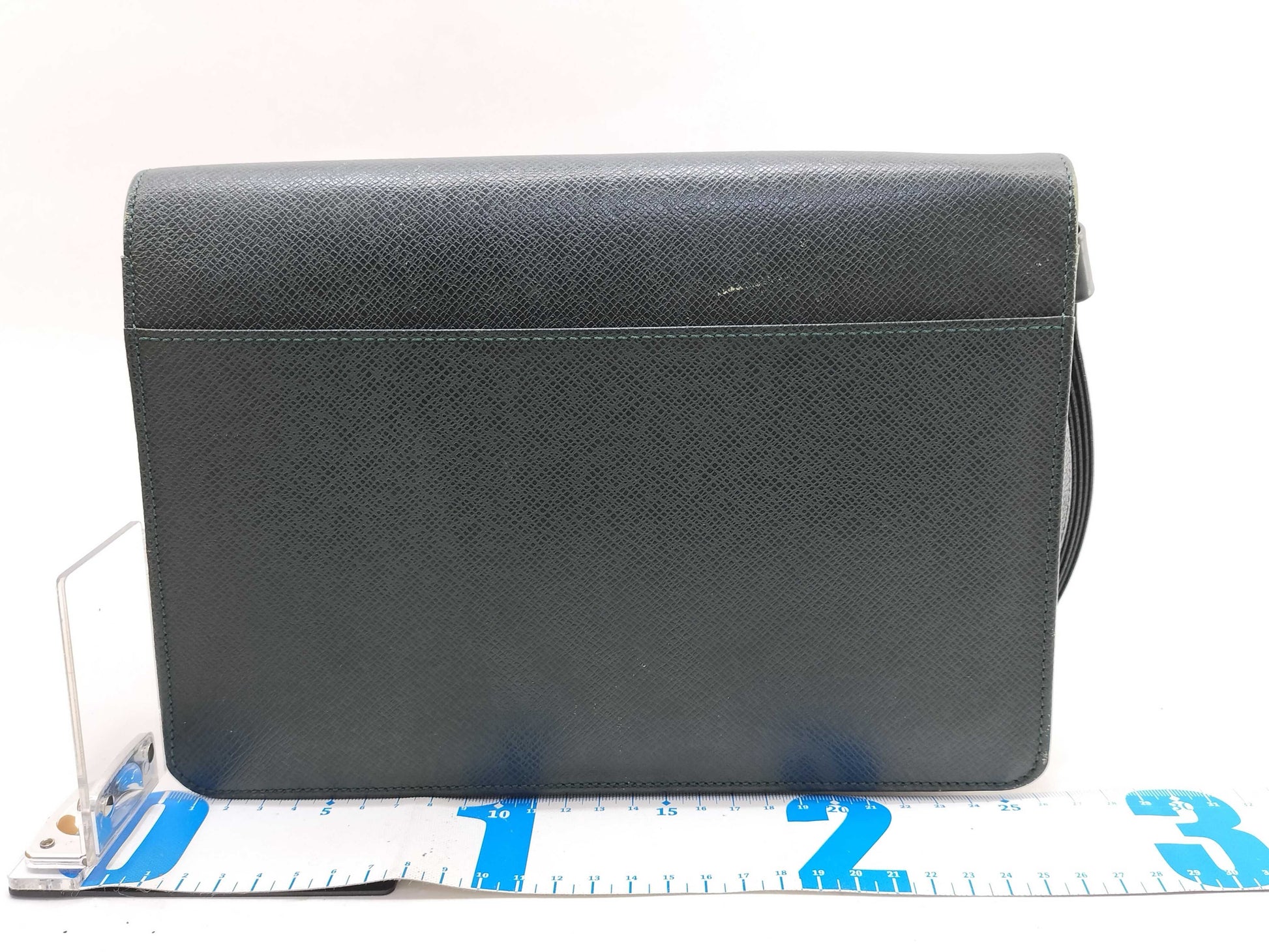 LOUIS VUITTON Taiga Vuitton Taiga Pochette Clad Second Bag