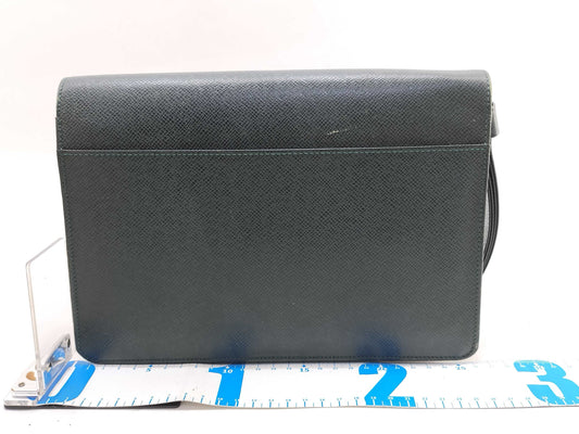 LOUIS VUITTON Taiga Vuitton Taiga Pochette Clad Second Bag