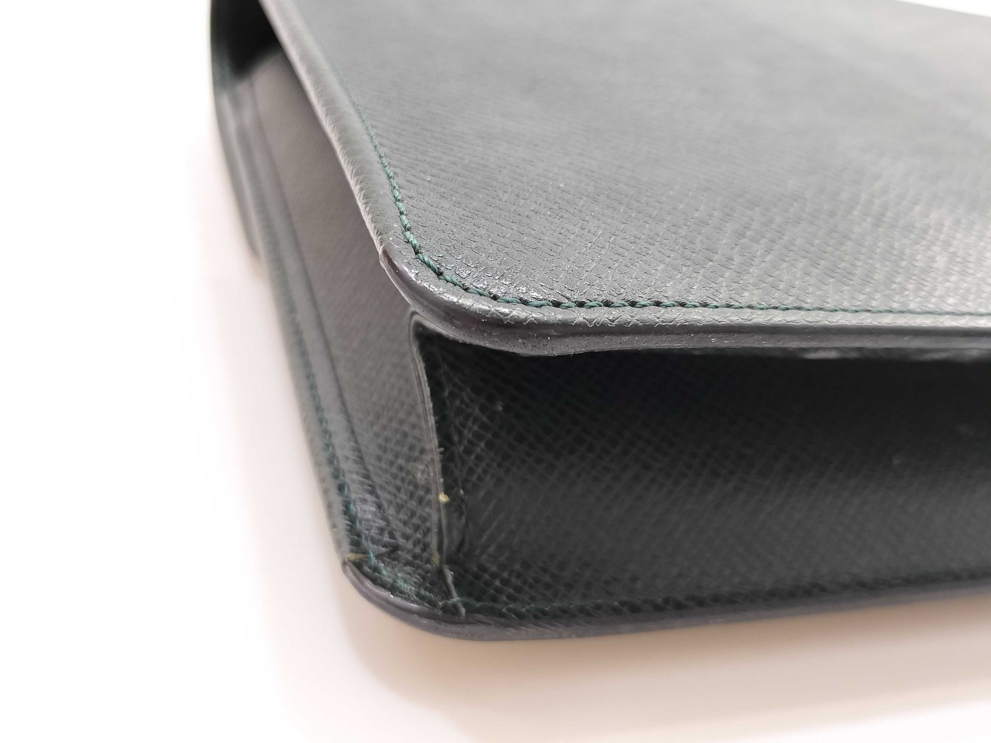 LOUIS VUITTON Taiga Vuitton Taiga Pochette Clad Second Bag