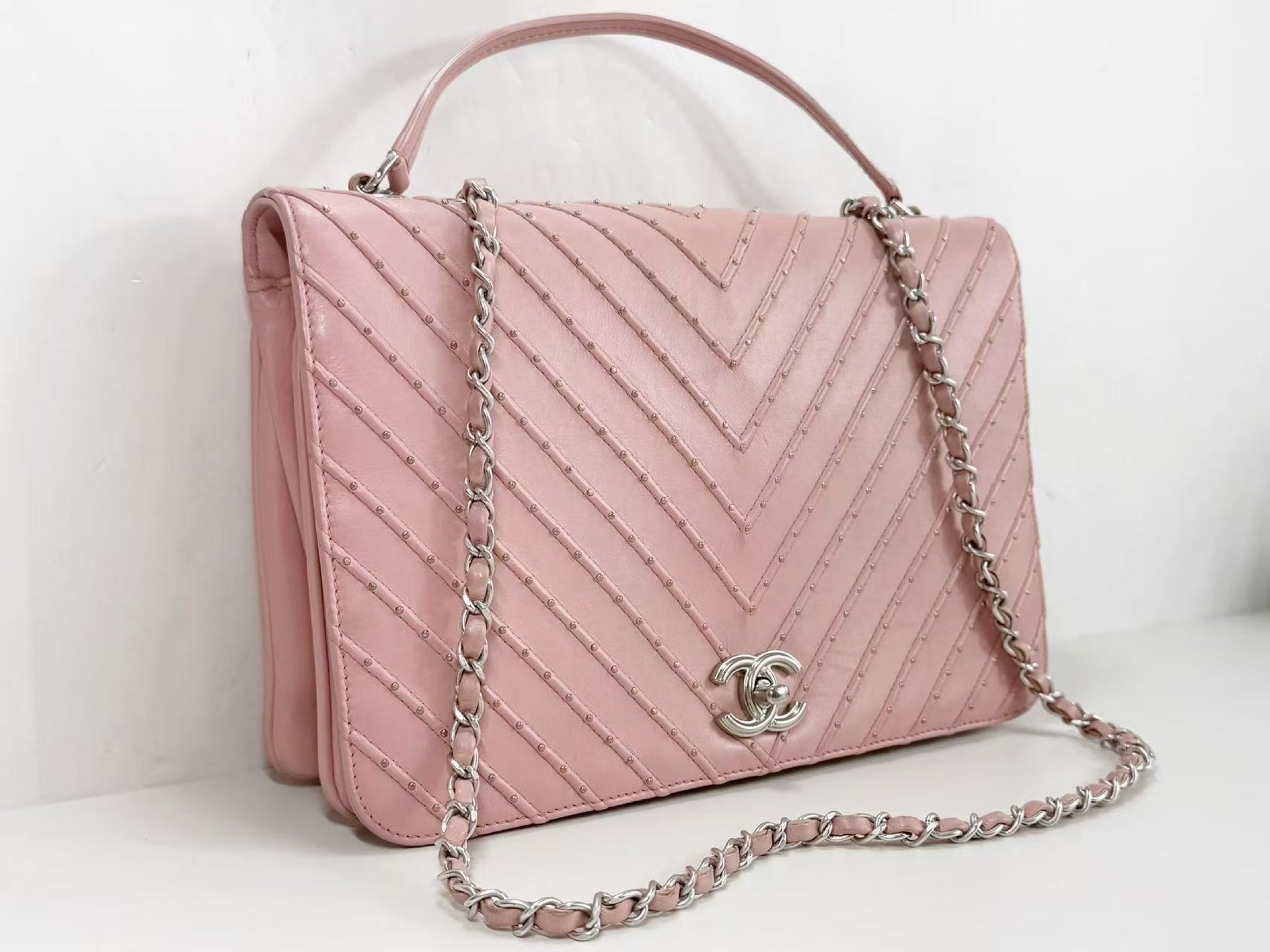 CHANEL Chevron Studs W Chain Tongue Lock W27/H19/D8cm Approx. 25 Series [With Seal] Vintage S Hardware Shoulder 25443127 Shoulder Bag