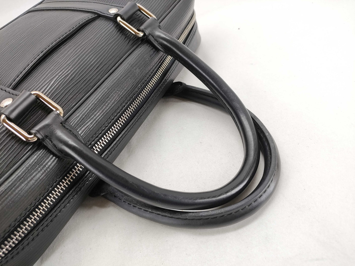 LOUIS VUITTON Epi Vivienne Long Black Handbag