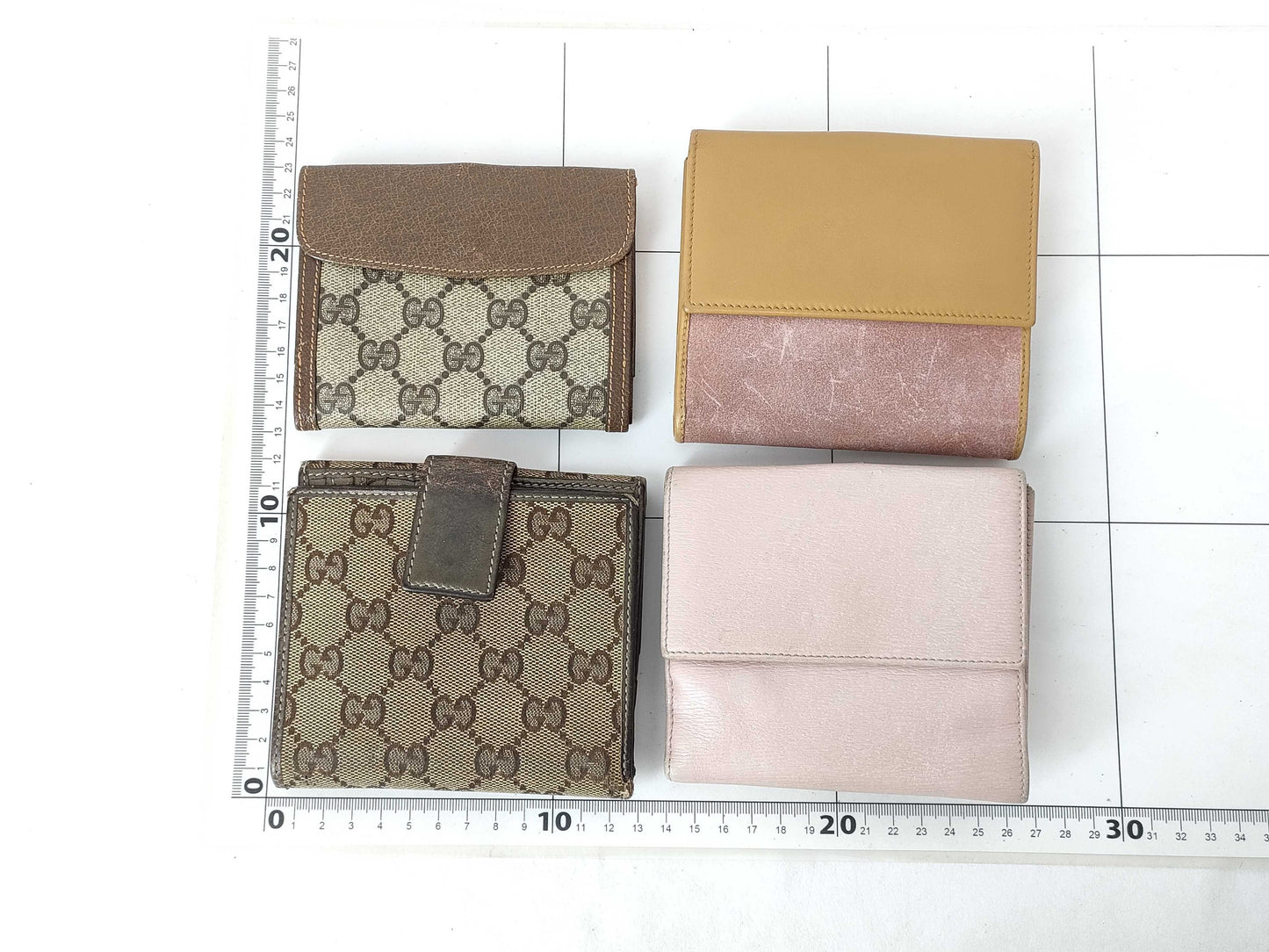 GUCCI GG Canvas Gucci Wallet Collection