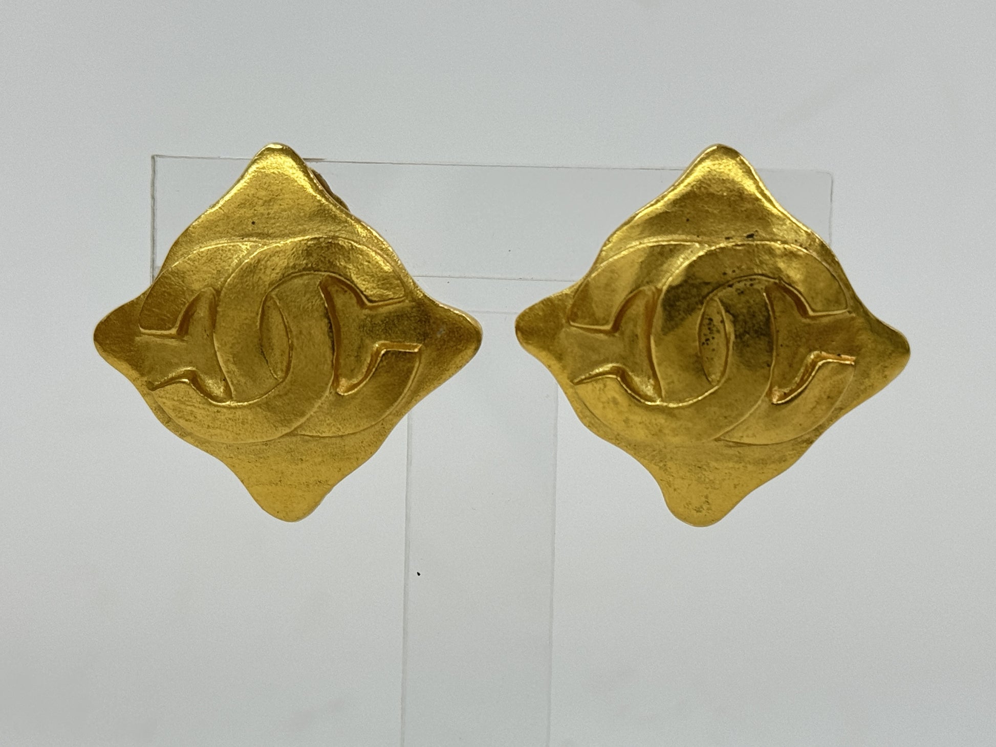 CHANEL 95A Cocomark Earrings