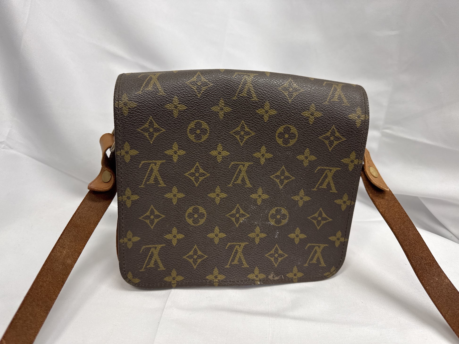 LOUIS VUITTON Vuitton LV Louis Vuitton Cartociere MM Shoulder Bag
