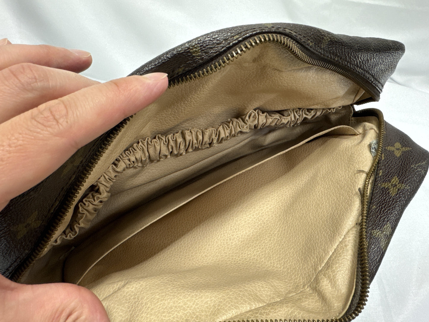 LOUIS VUITTON Vuitton Truth Tawaretto Pouch