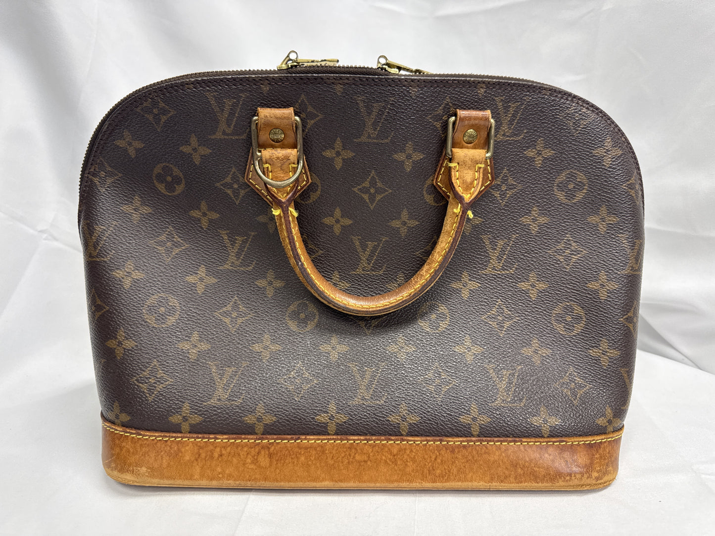 LOUIS VUITTON Vuitton Monogram Alma Handbag