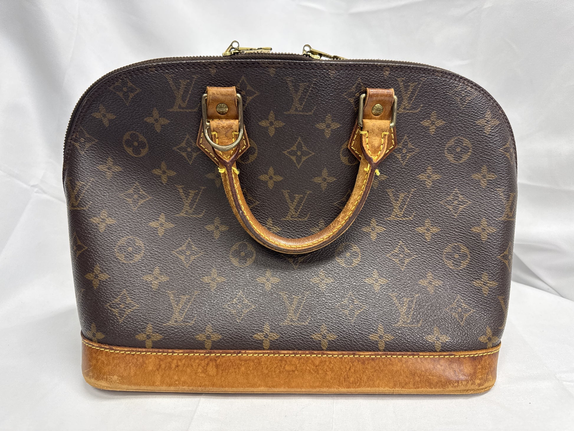 LOUIS VUITTON Vuitton Monogram Alma Handbag