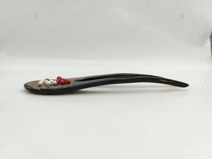  Kawahikari Tortoiseshell Hairpin with Gold Maki-e Coral Diameter: Approx. 3.5-4.1mm Pearl Diameter: Approx. 3.6-4.3mm Weight: 14.0g Other Accessories